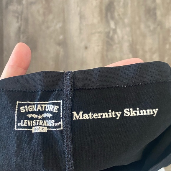 Levi’s Maternity skinny jeans- black - Picture 2 of 8